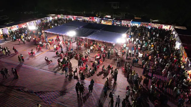 Evening crowds