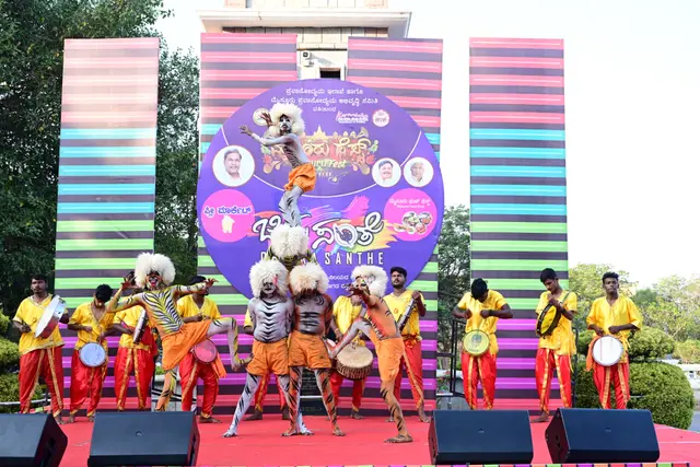 Folk artists on stage